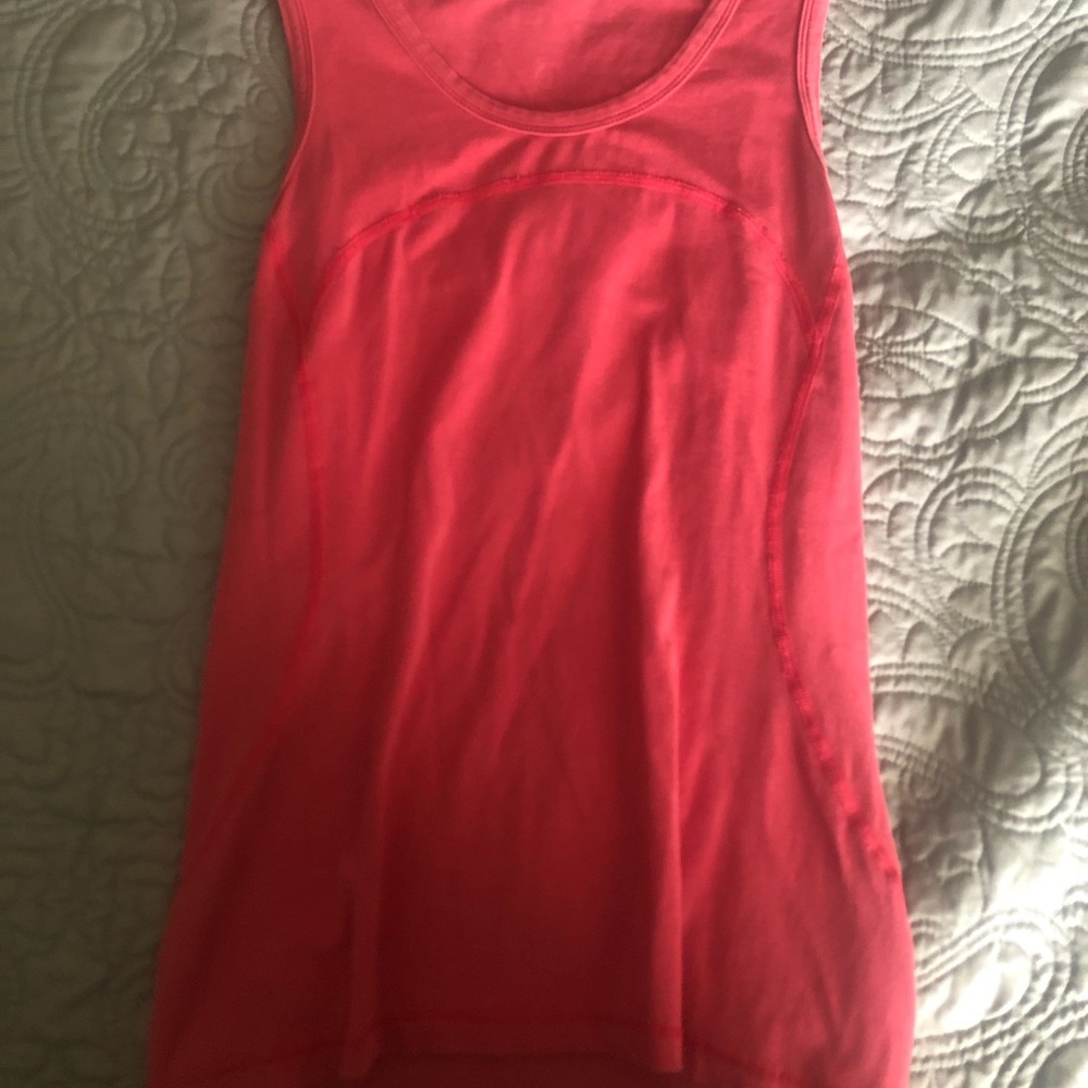 lululemon pink work out tank!